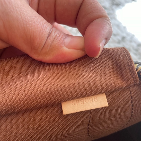 LV Montorgueil PM - Picture 14 of 17